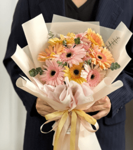 Romantic Bouquet of Daisies